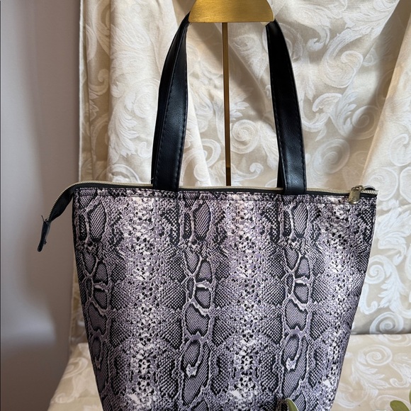 Insulated lunch tote! Brand new/ ever used!Retile print! - Picture 3 of 8